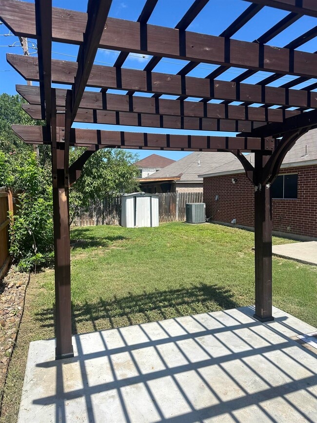 Building Photo - 5229 Brewster Dr