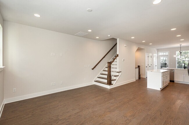 Building Photo - 2319 Rozzelles Ferry Rd