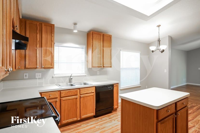 Building Photo - 1460 Greenway Pl