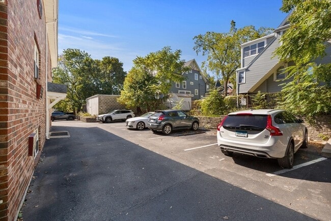 Building Photo - 116 Sycamore St