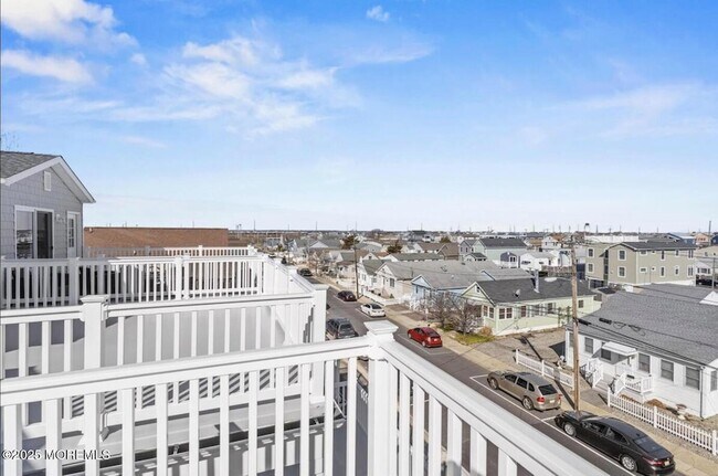 Building Photo - 207 Carteret Ave