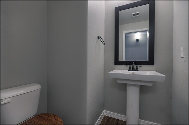 Building Photo - 2166 Enchanted Crst Dr