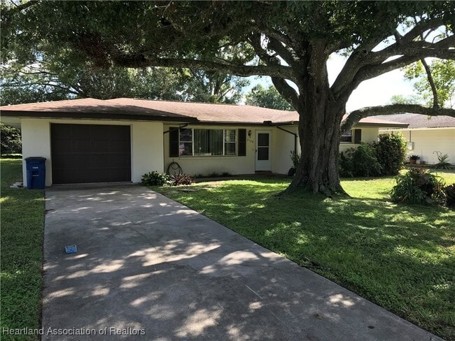 Primary Photo - 2728 Queenswood Dr