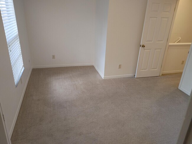 Building Photo - 1705 W Spring Meadow Loop
