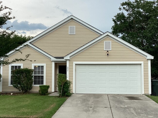 Building Photo - 237 Maypop Dr