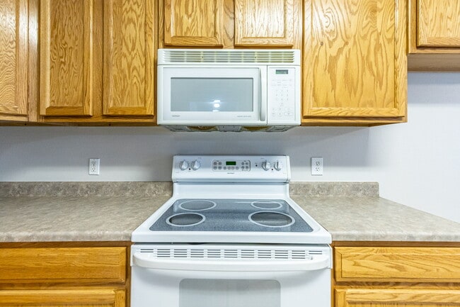 Building Photo - Half off First Full Month's rent ! /Quick Commute To Tech and Med Centers/ South Plains Electric ...