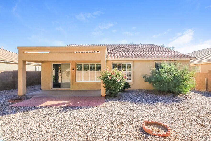 Building Photo - 20960 E Via Del Rancho Rd