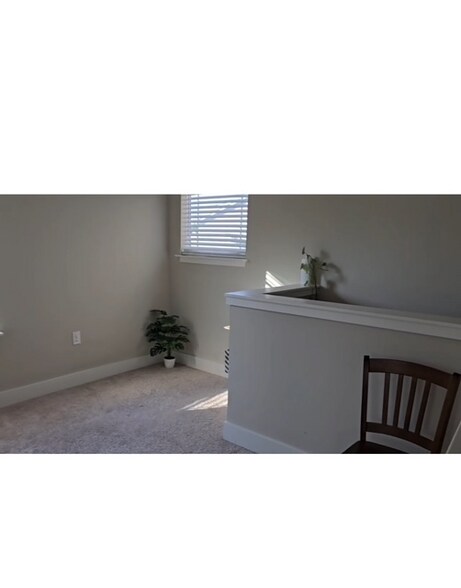 Building Photo - 6008 Hillside Ln