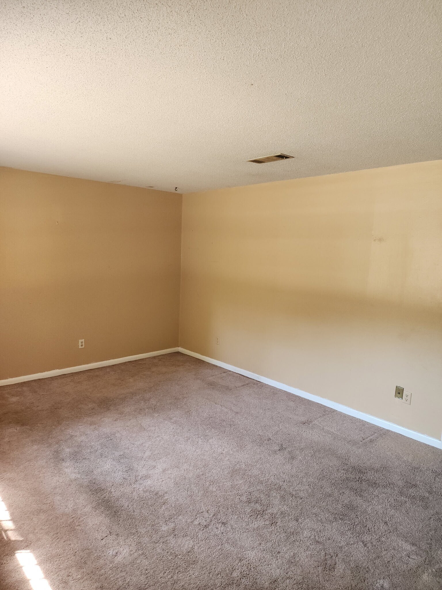 Building Photo - 2306 Dorchester Dr