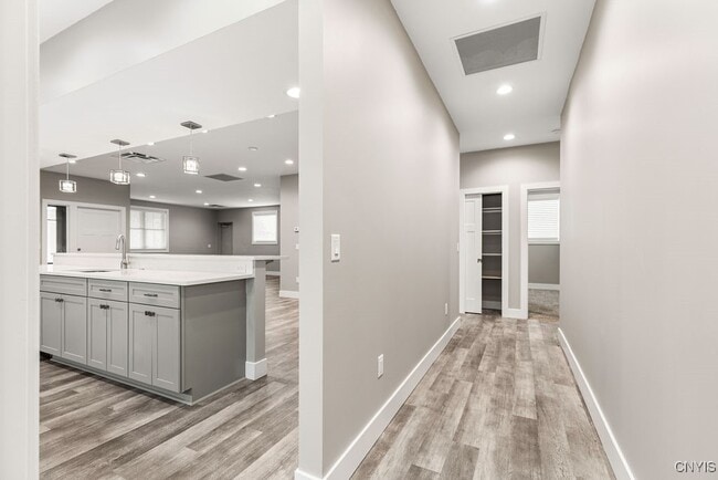 Building Photo - 6475 Collamer Rd