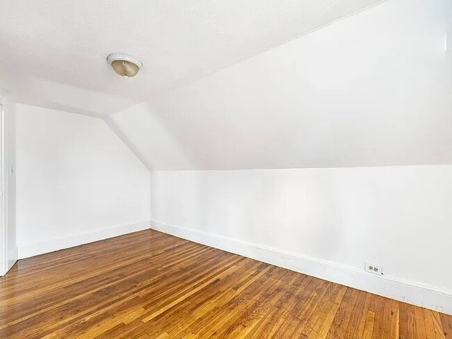 Building Photo - 61-61 Glenwood Rd