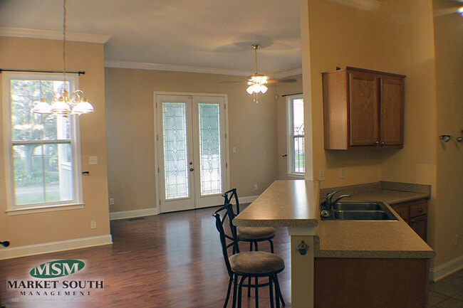 Building Photo - *APPLICATION PENDING!* DOWNTOWN EAST HENRY...