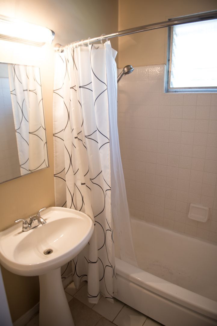 Building Photo - 121 W Arrellaga St