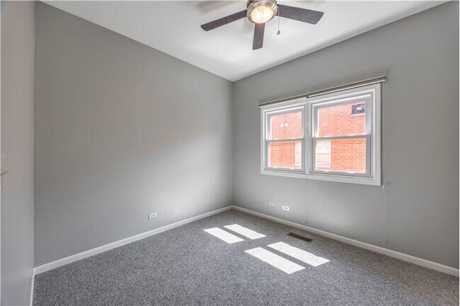 Building Photo - 855 W Erie St