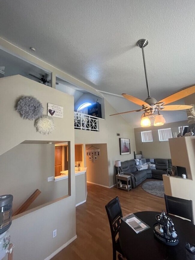 Building Photo - Beautiful 2 Bedroom and 2 Bath with loft i...