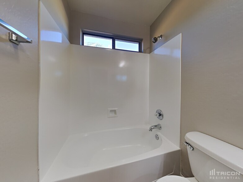 Building Photo - 14131 W Corrine Dr
