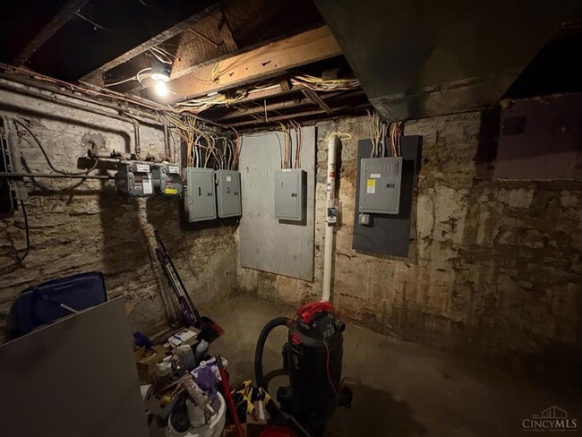 Building Photo - 2218 Highland Ave