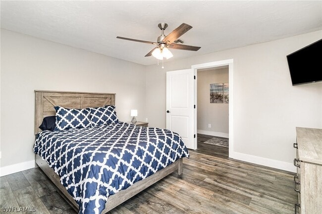 Building Photo - 517 98th Ave N