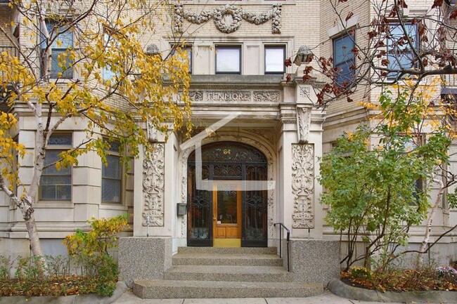 Building Photo - Two Bedrooms, No Livingroom, Gut Renovated...