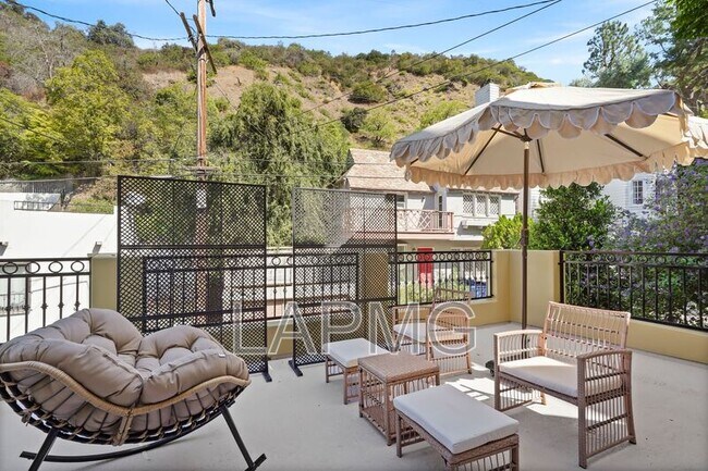 Building Photo - 9842 Portola Dr