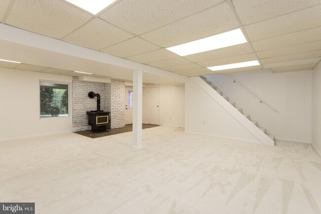 Building Photo - 16742 Ridge Rd