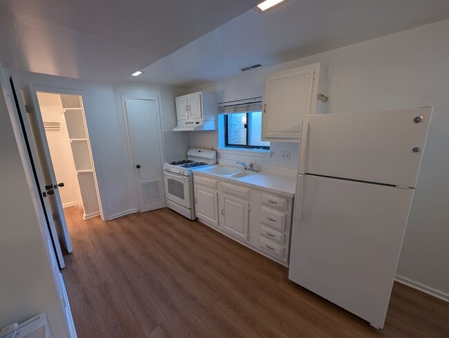 Building Photo - Georgetown Townhouse (Close to the West End and Dupont)