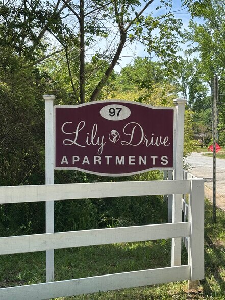 Entrance Sign - 97 Lily Dr