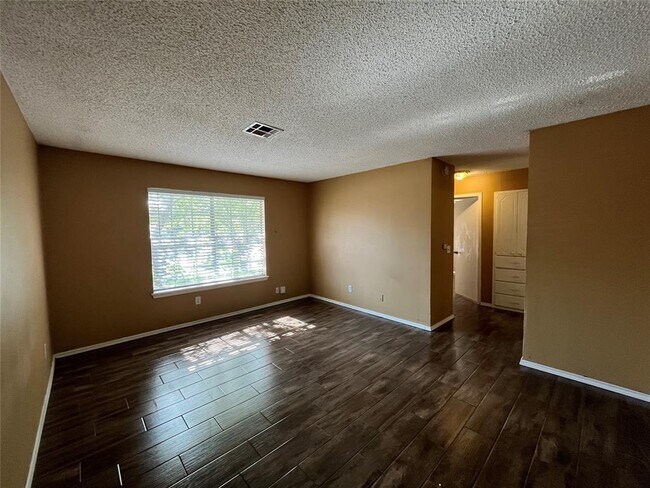 Building Photo - 829 Russell Cir