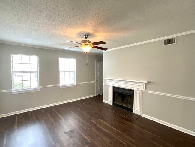 Building Photo - 3932 Miramar Ct