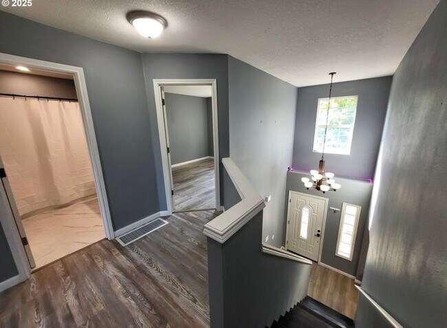 Building Photo - 2114 SE 60th Ave