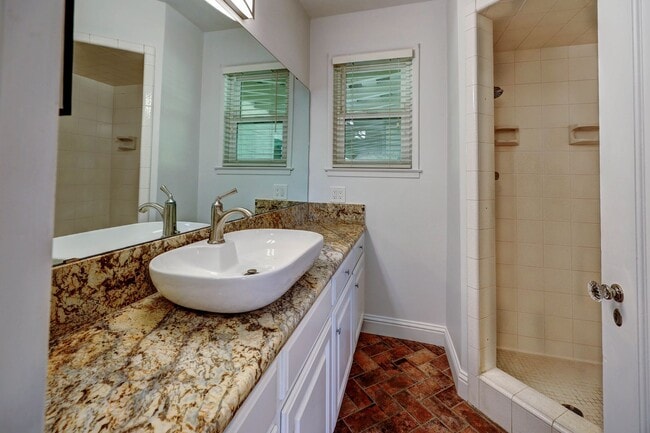 Building Photo - 4530 N Wilson Ave