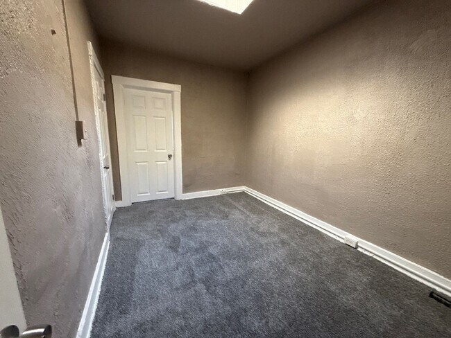 Building Photo - Two Bedroom House In Baltimore City