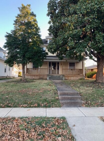 Building Photo - 1330 E Elm St