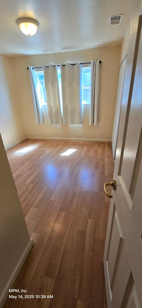 Building Photo - 4 Bedroom 2 bath home with 2 car garage, y...