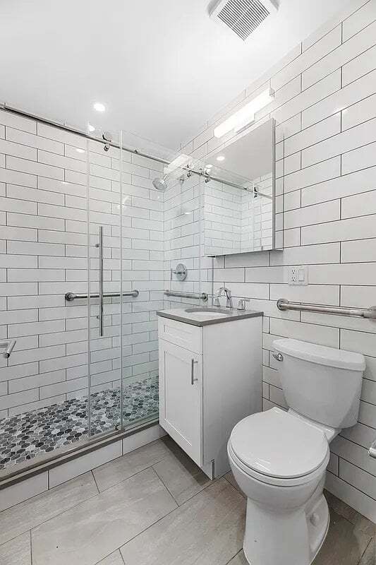 Building Photo - 153 E 26th St