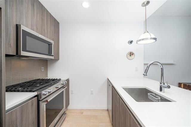 Building Photo - 160 1st St