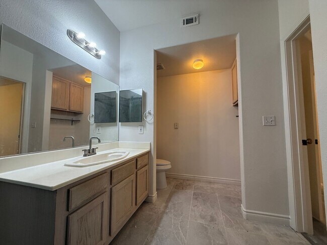 Building Photo - Renovated 2 Bedroom in Summerlin
