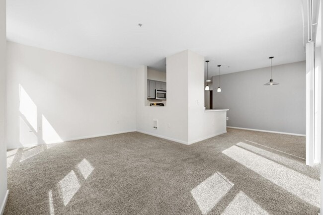 Building Photo - Beautiful 2 Bed 1.75 Bath Condo in Downtown Bellevue