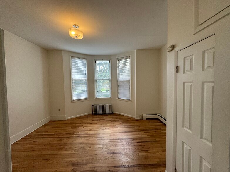 Building Photo - 90 Manhattan Ave