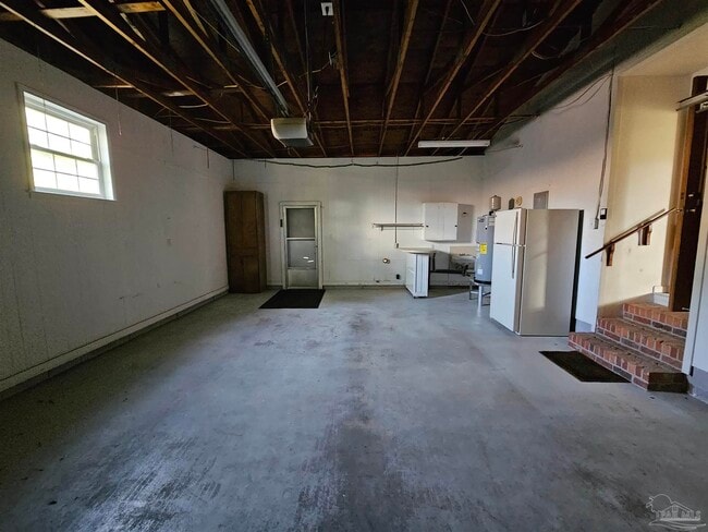 Building Photo - 6222 Vicksburg Dr