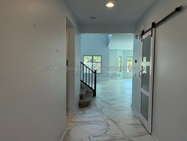 Building Photo - 5164 W Quail Track Dr