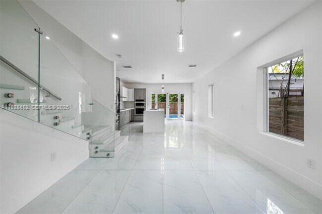 Building Photo - 3142 Carter St