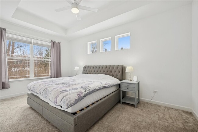 Building Photo - 5 Lake Vista Ct