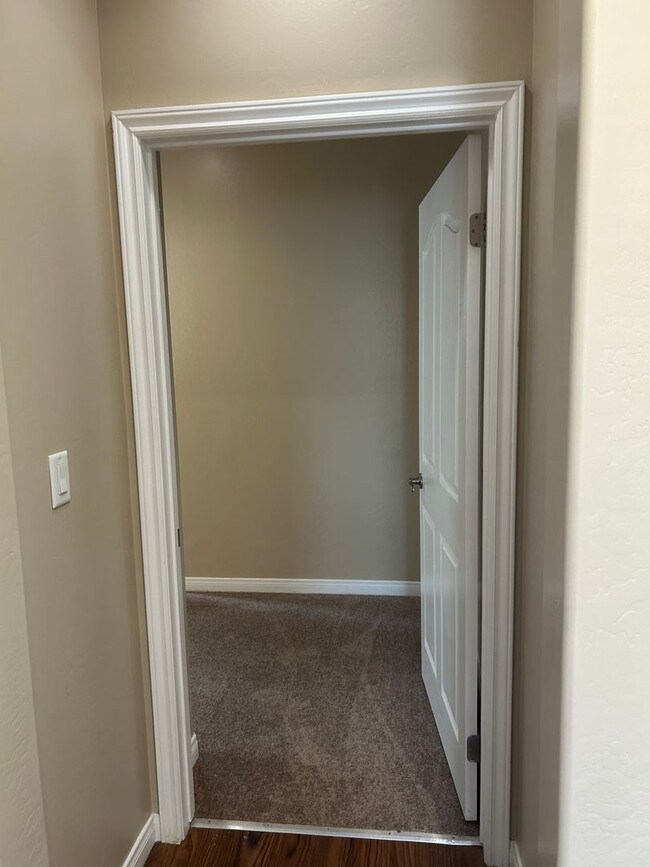 Building Photo - Spacious home in University Park