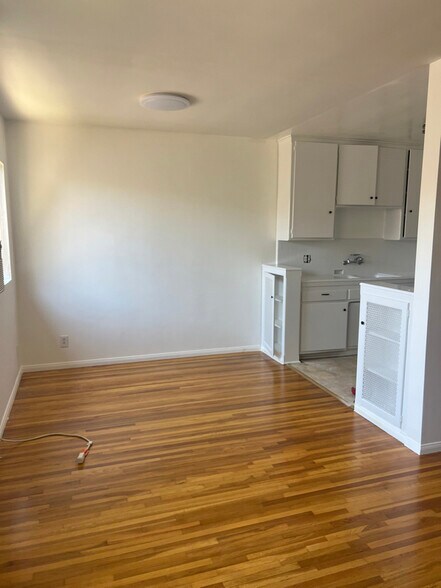 Building Photo - 3426 Mentone Ave
