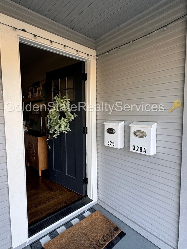 Building Photo - Pleasant St