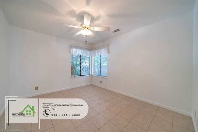 Building Photo - 2832 Howard Dr