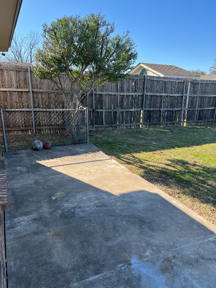 Building Photo - 5329 Knox Dr