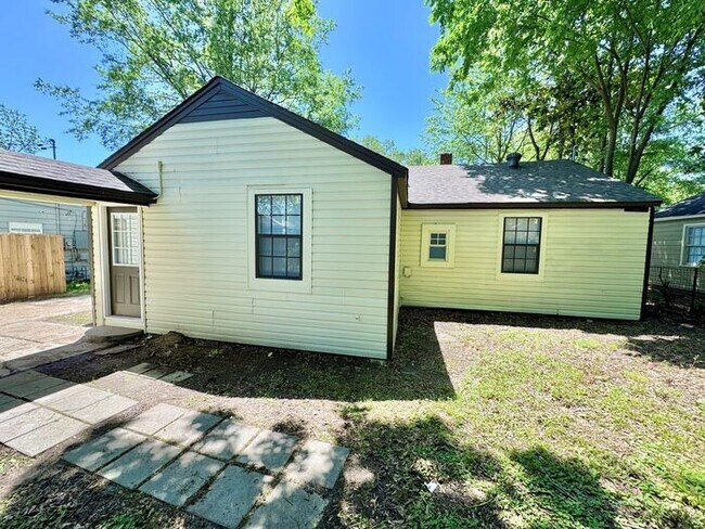 Building Photo - 3922 Pleasant Cove