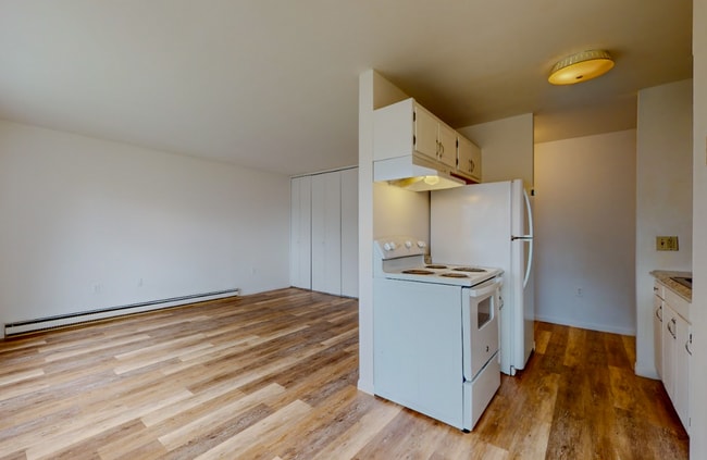 Building Photo - Convenient 1 Bedroom Condo close to train ...